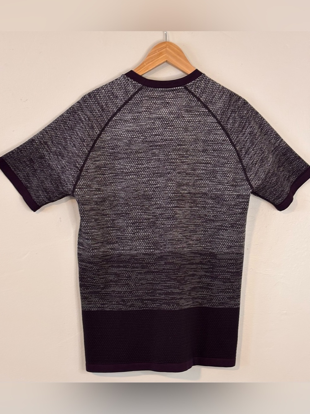 Zella Men’s Medium Purple and Grey Seamless Athletic Tee - Picture 2 of 6